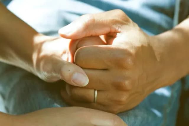 Jak pomóc dziecku z depresją: skuteczne sposoby na wsparcie emocjonalne Jak pomóc dziecku z depresją: skuteczne sposoby na wsparcie emocjonalne