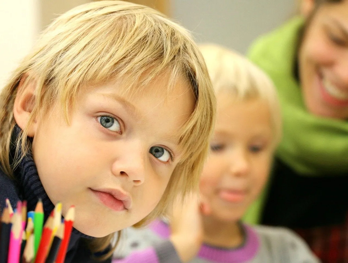 Czy dziecku z zespołem Aspergera należy się świadczenie pielęgnacyjne? Oto odpowiedź