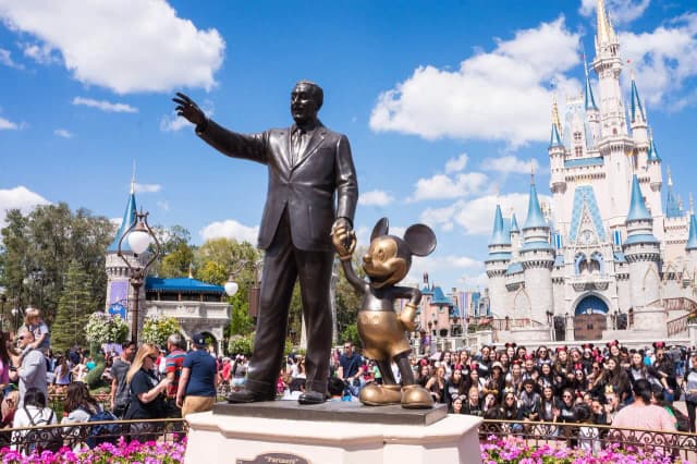 Jak kupić tanie bilety do Disneylandu i uniknąć wysokich kosztów Jak kupić tanie bilety do Disneylandu i uniknąć wysokich kosztów
