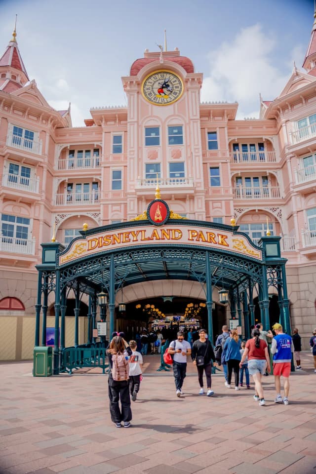 Czy Disneyland naprawdę warto odwiedzić? Odkryj plusy i minusy Czy Disneyland naprawdę warto odwiedzić? Odkryj plusy i minusy