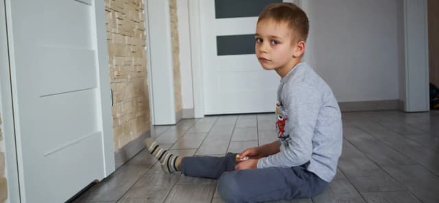 Jak radzić sobie z niską samooceną u dzieci? Praktyczny poradnik dla rodziców